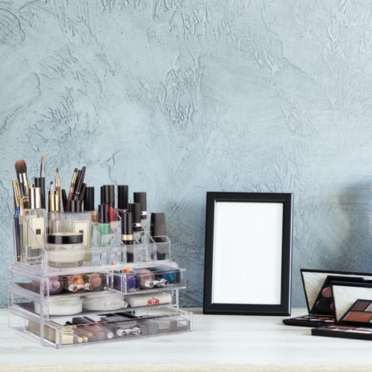 Makeup organizer with adjustable drawers