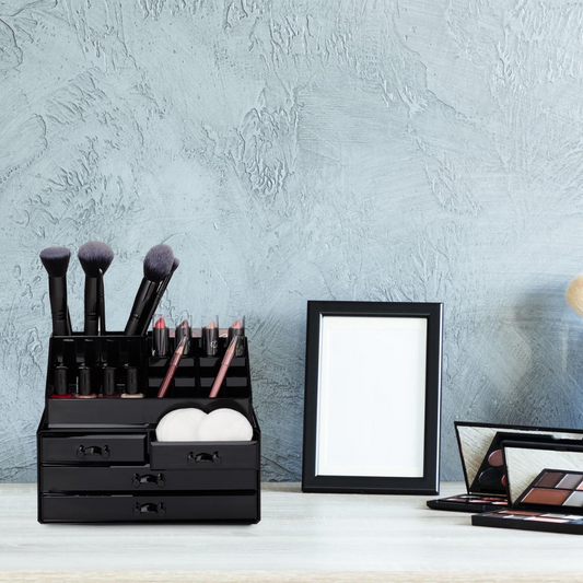 Makeup organizer with adjustable drawers