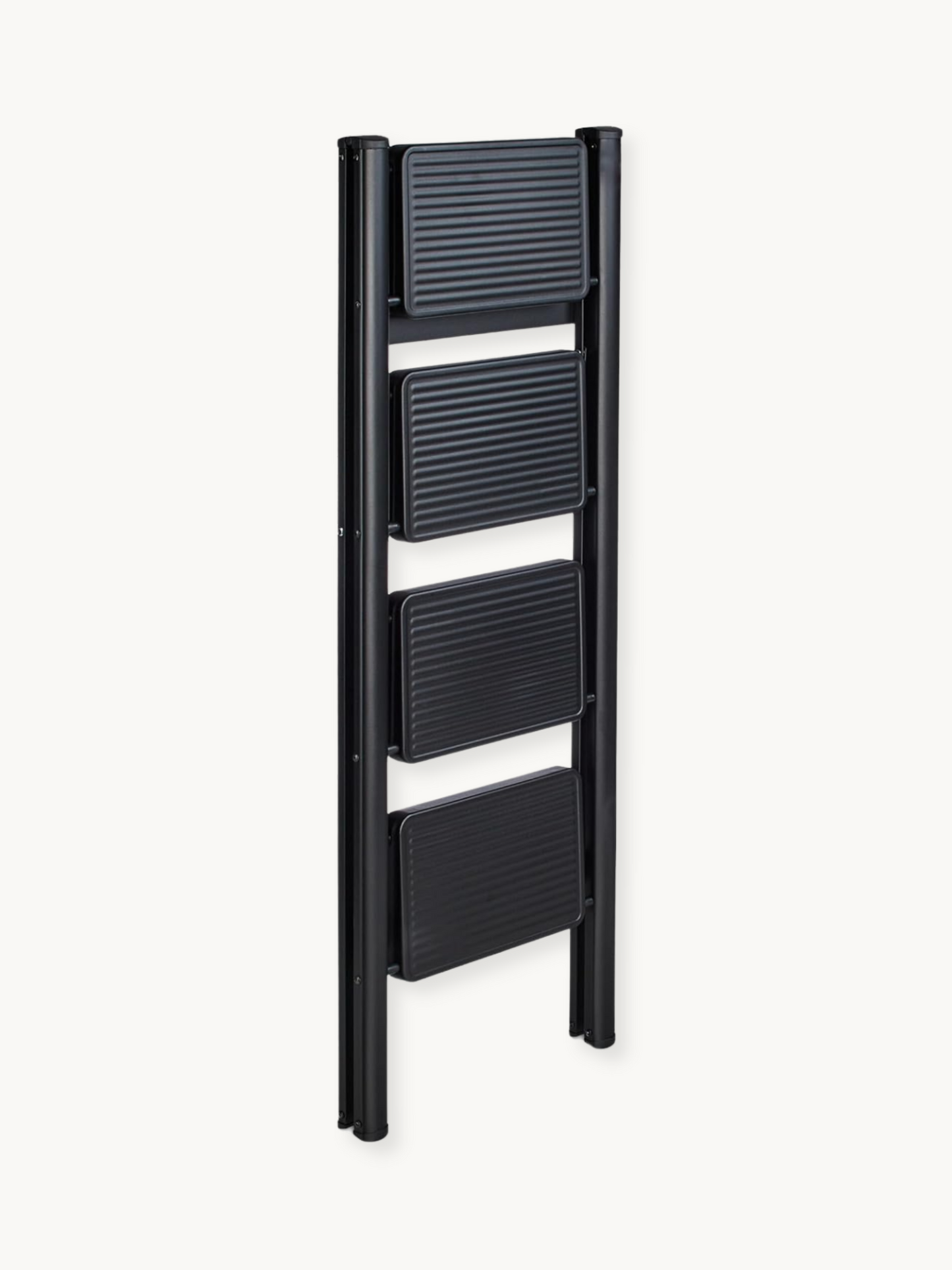 Folding 4-step ladder with anti-slip steps
