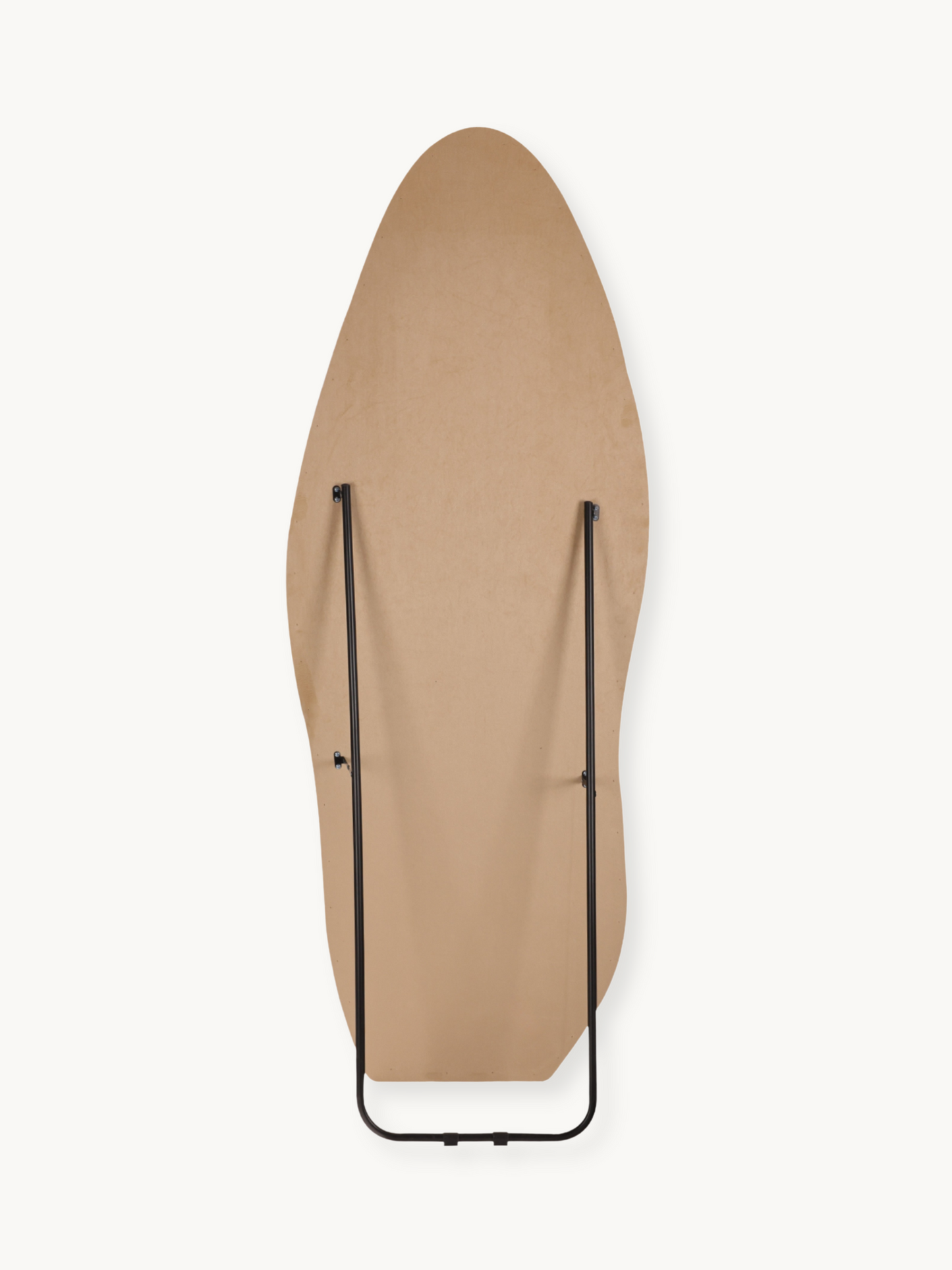 Miroir sur pied asymétrique Seraphina avec revêtement en velours suédé