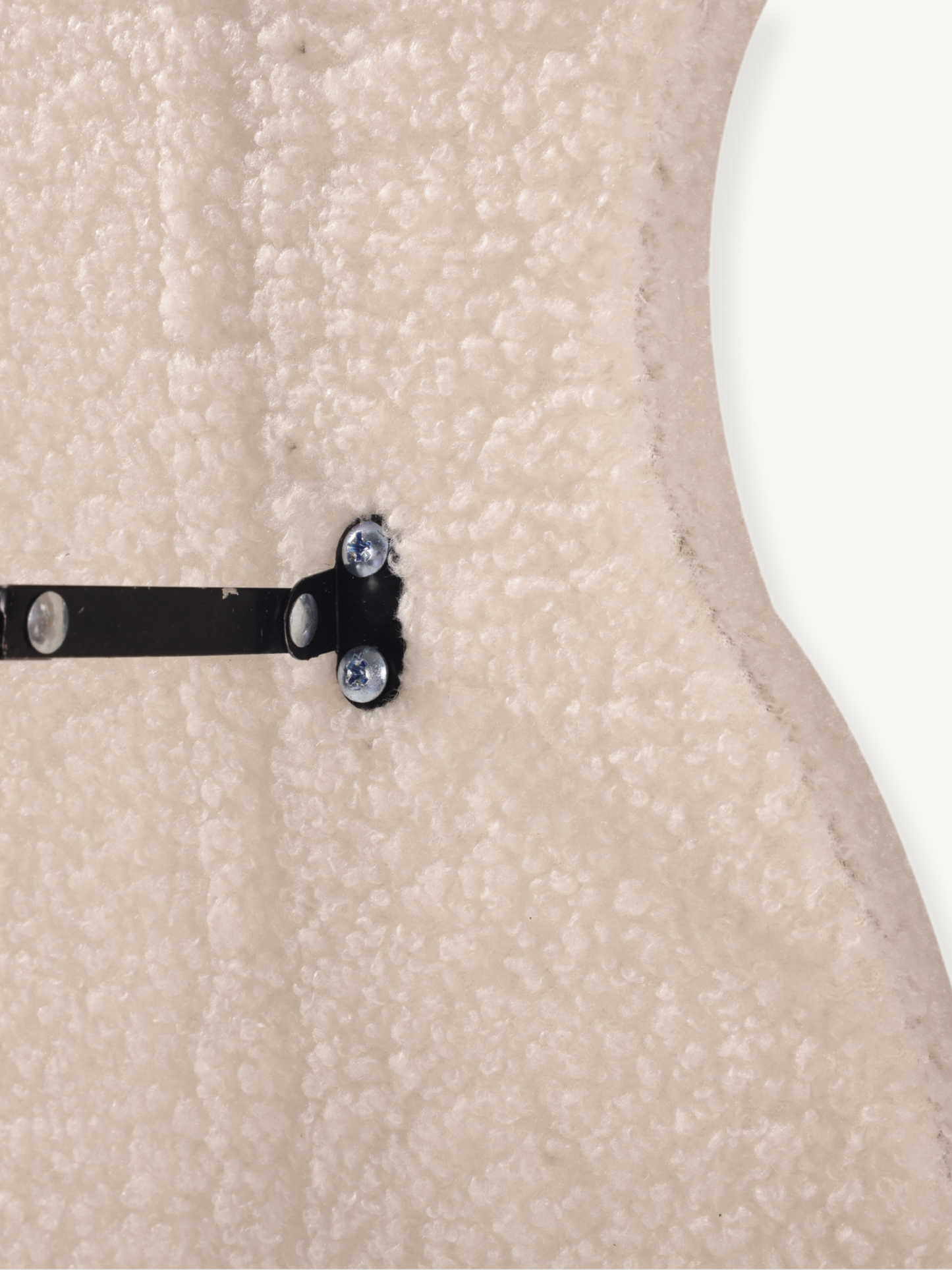 Miroir sur pied ondulé Clara avec revêtement en tissu Teddy
