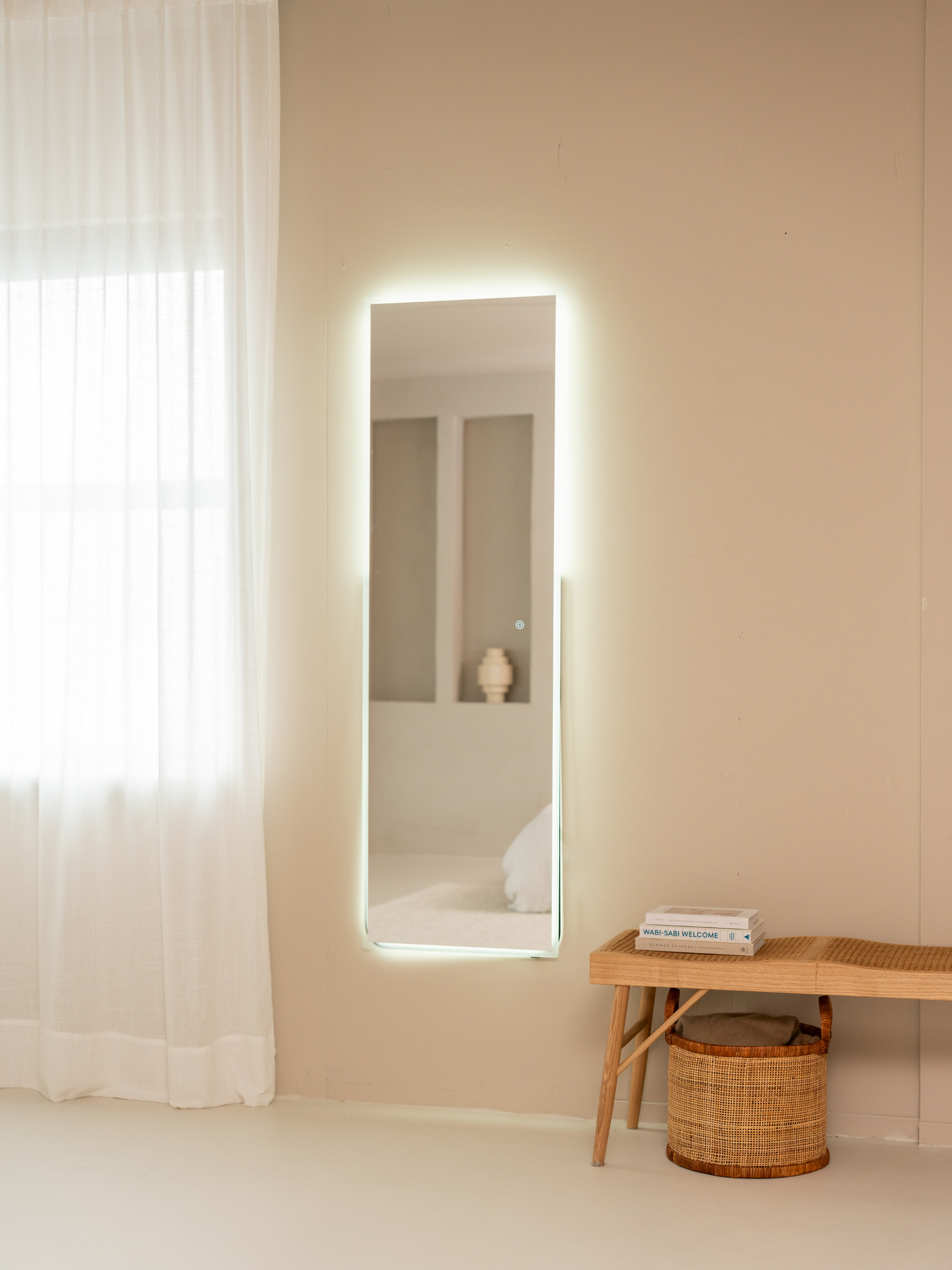 Miroir sur pied Sebastian avec éclairage LED