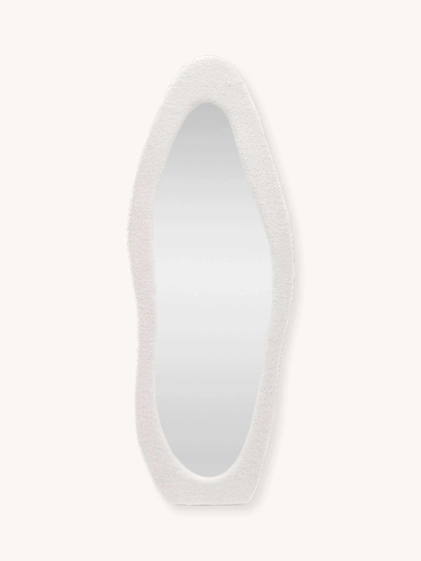 Miroir sur pied asymétrique Seraphina avec revêtement en tissu teddy
