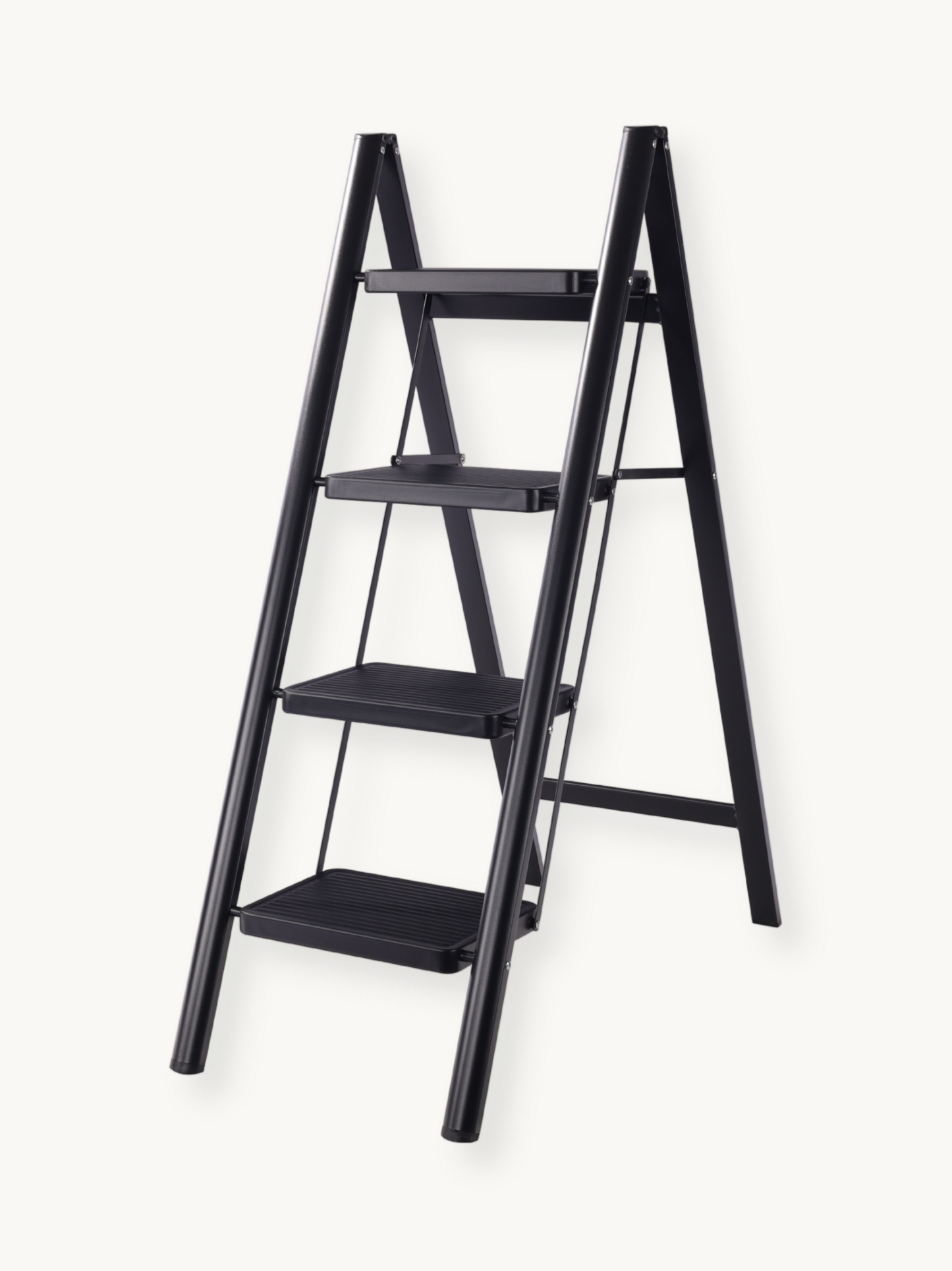 Folding 4-step ladder with anti-slip steps