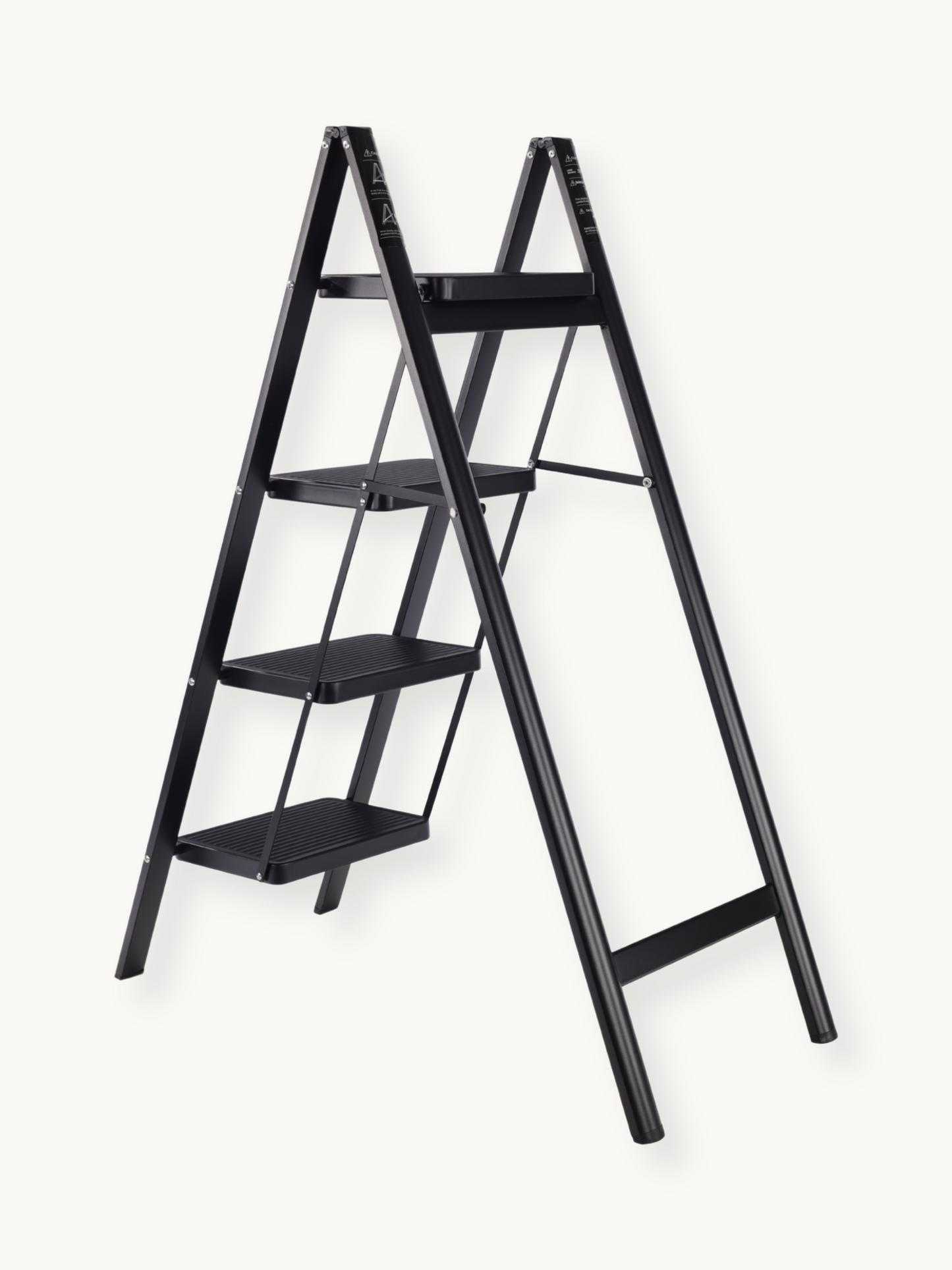 Folding 4-step ladder with anti-slip steps
