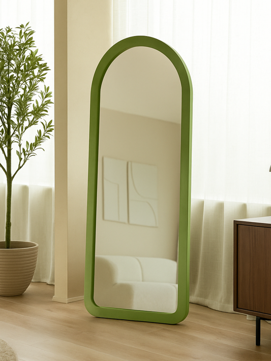 Miroir ovale sur pied Cleo avec revêtement en velours suédé