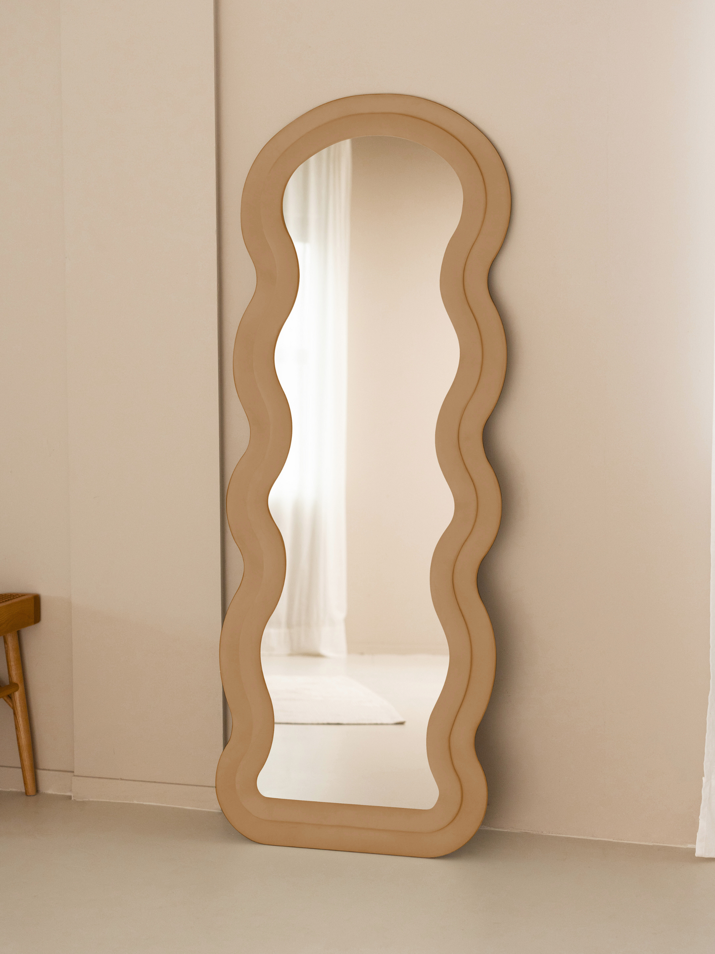 Wavy shaped suede velvet standing mirror Clara