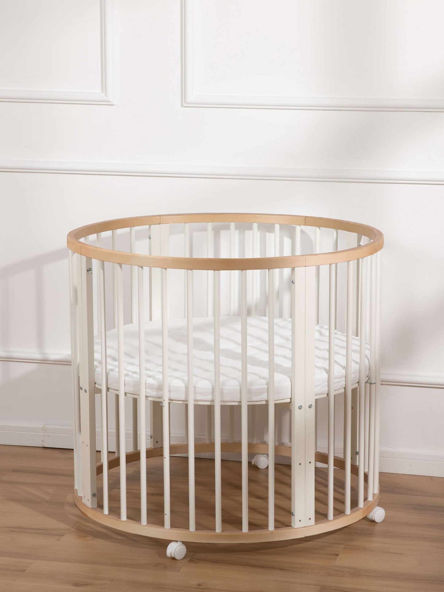 Runder Baby-Laufstall mit Matratze
