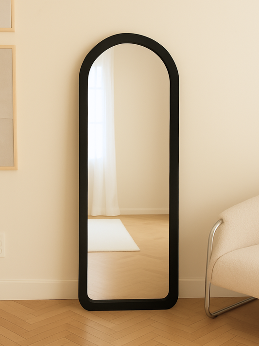 Miroir ovale sur pied Cleo avec revêtement en velours suédé