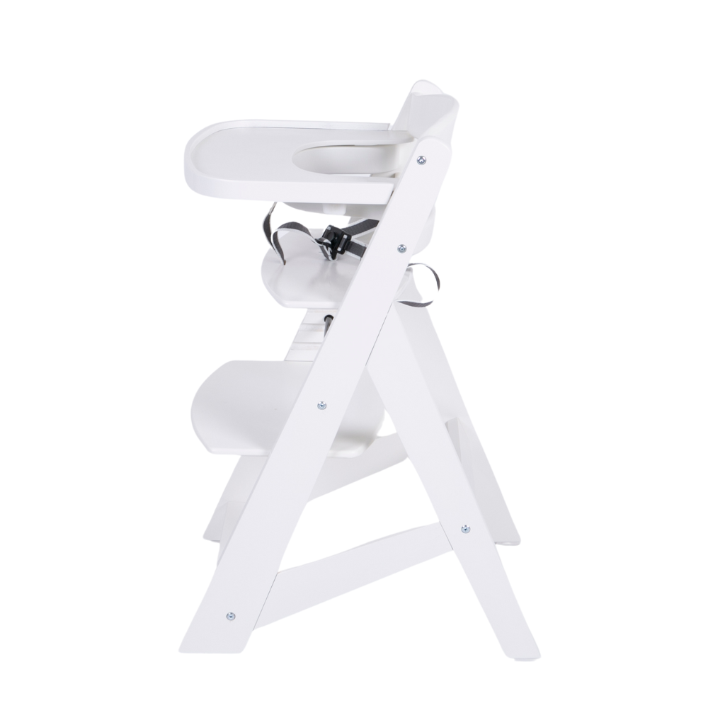 Bílá dřevěná jídelní židlička s jídelním podnosem a polštářem