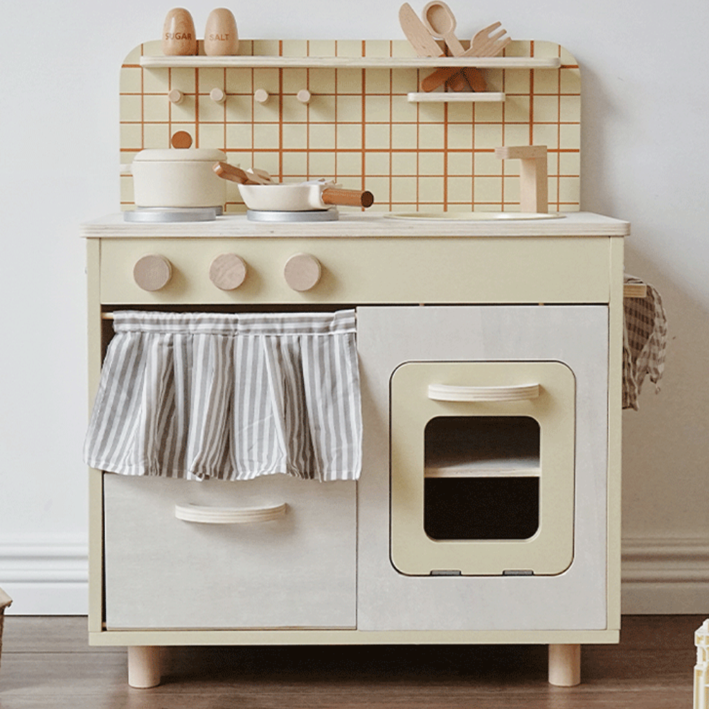 Cocina de juguete de madera para niños.