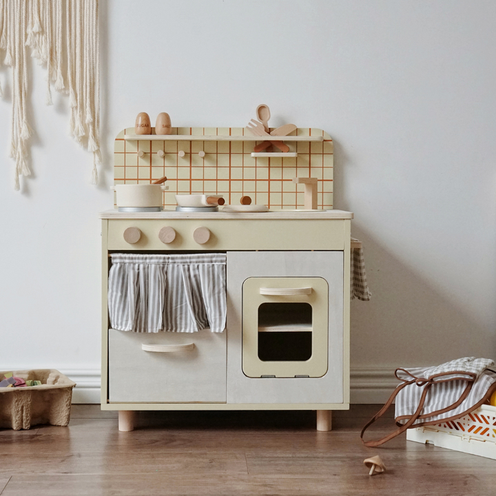 Dřevěná kuchyňka na hraní pro děti
