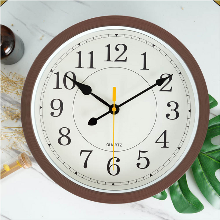 Klassische Wanduhr (30 cm, braun) – Landhausstil, geräuschloses Uhrwerk