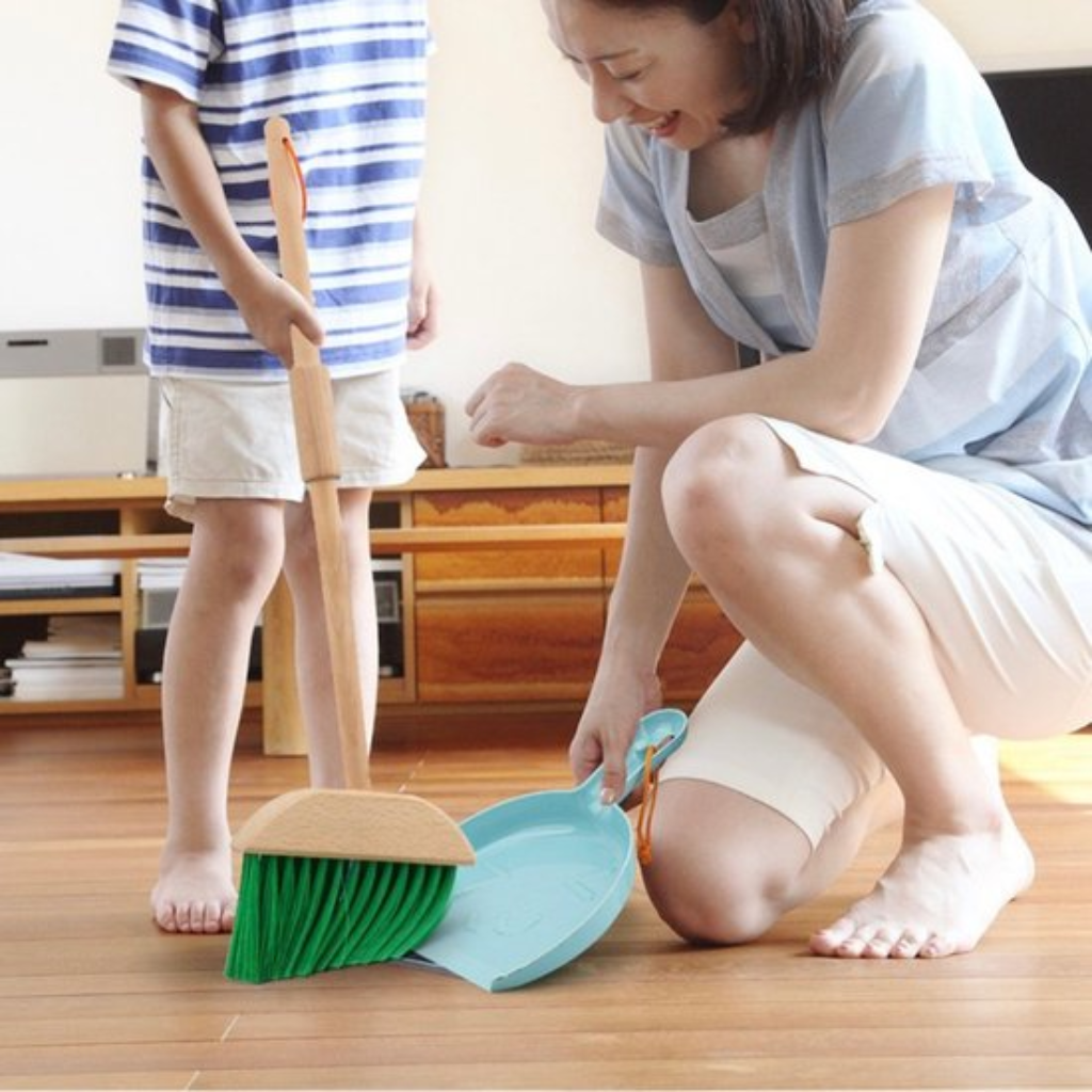 Buxibo – Reinigungsset für Kinder – Reinigungsset für Kinderspielzeug – Haushaltswerkzeuge aus Holz – Mini-Besen/Kehrschaufel/Mopp/Staubwedel – Montessori-Pädagogik – Mehrfarbig