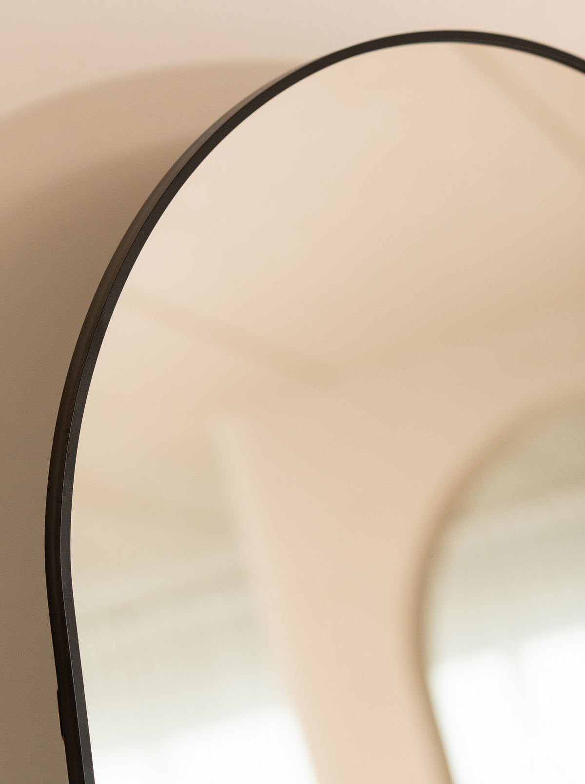Oval standing mirror Eden