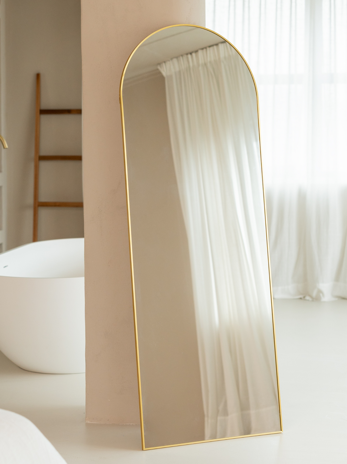 Oval standing mirror Eden