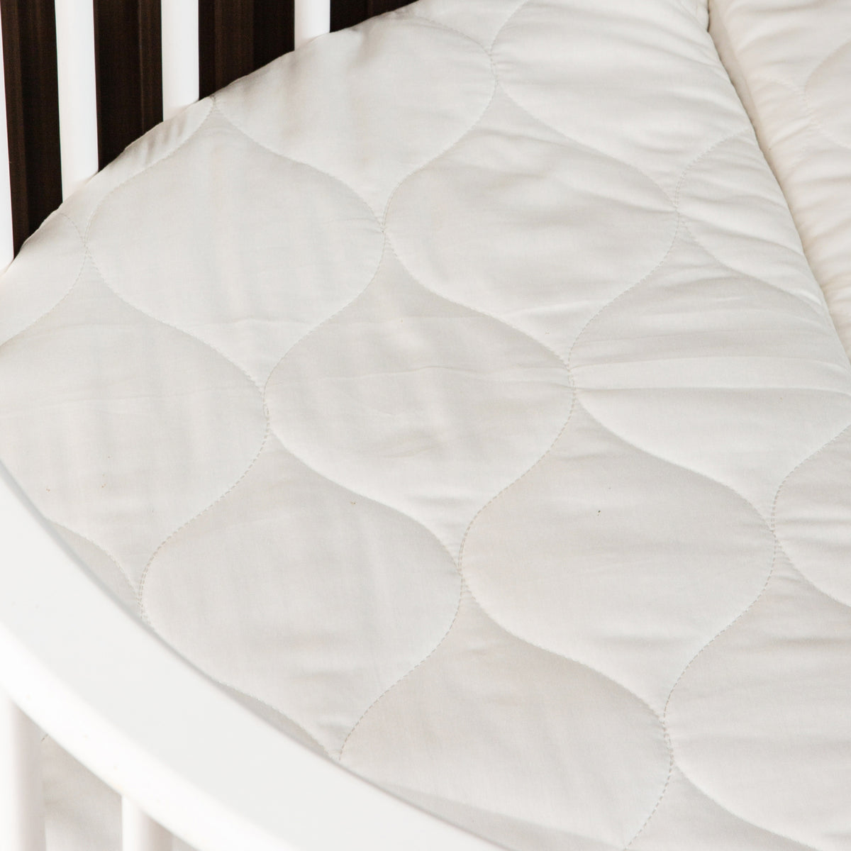 Round baby playpen with wheels and mattress