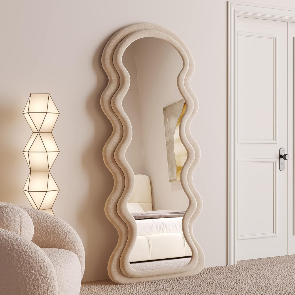 Wavy shaped standing mirror Clara