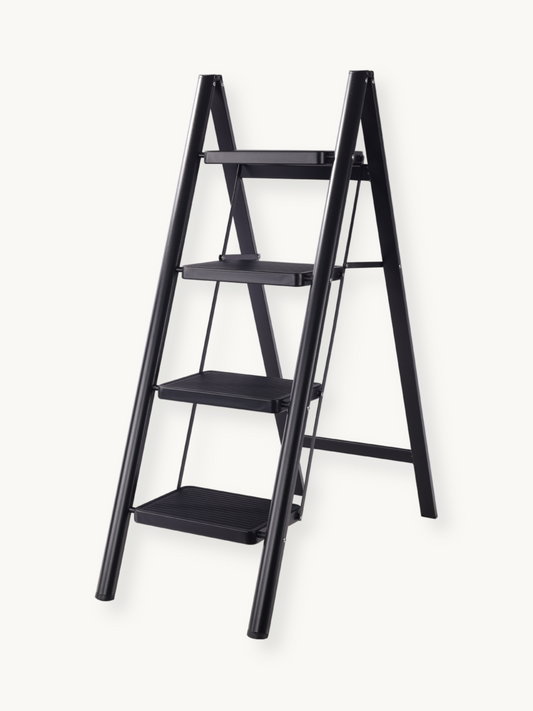 Folding 4-step ladder with anti-slip steps