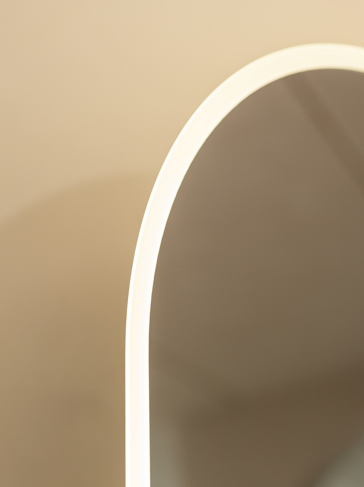 Oval frameless standing mirror Ophelia with LED lighting