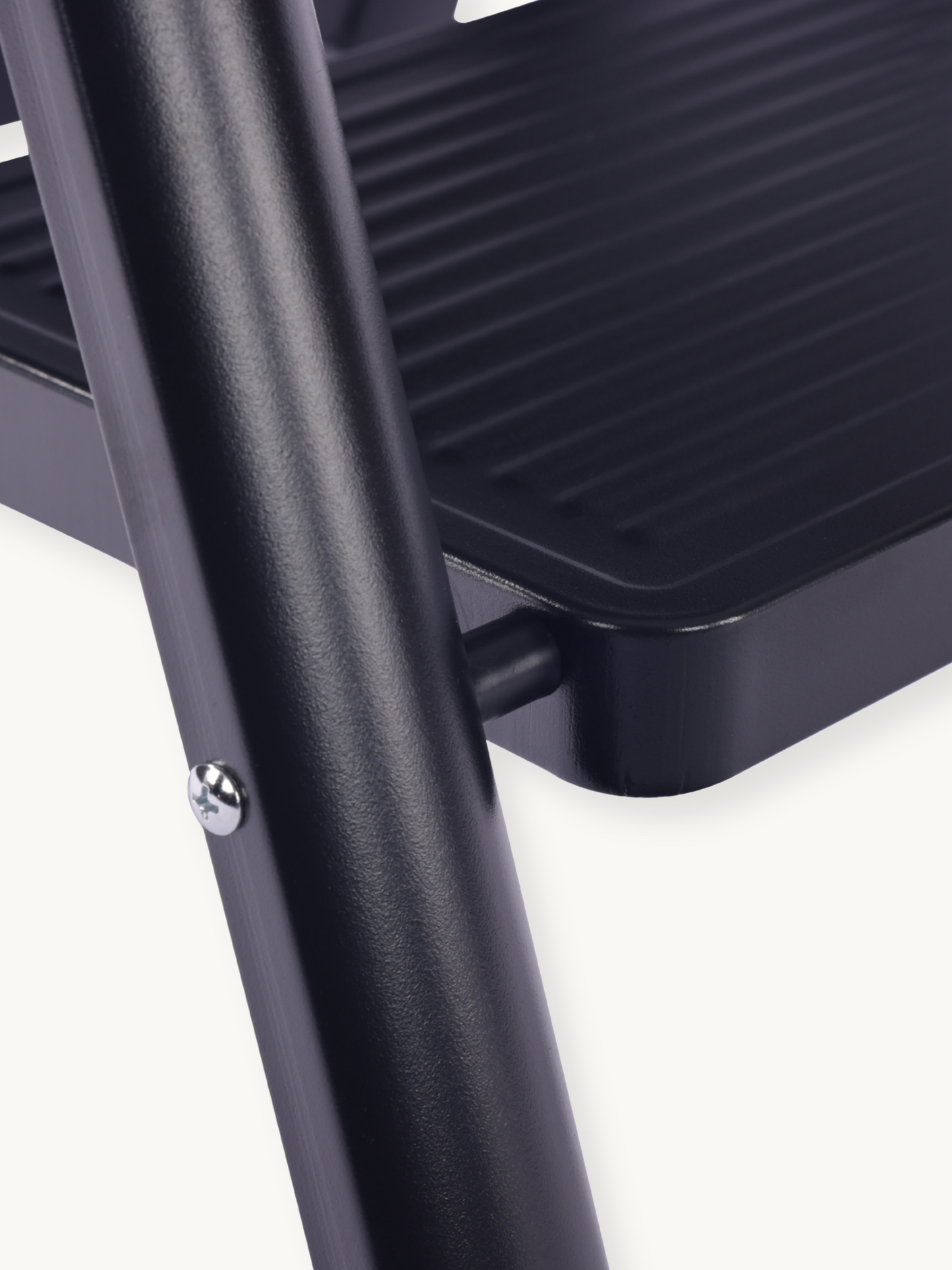 Folding 2-step ladder with anti-slip steps