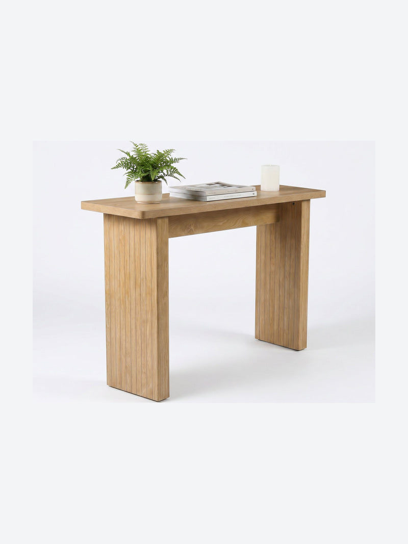 Japandi console table with ribbed legs