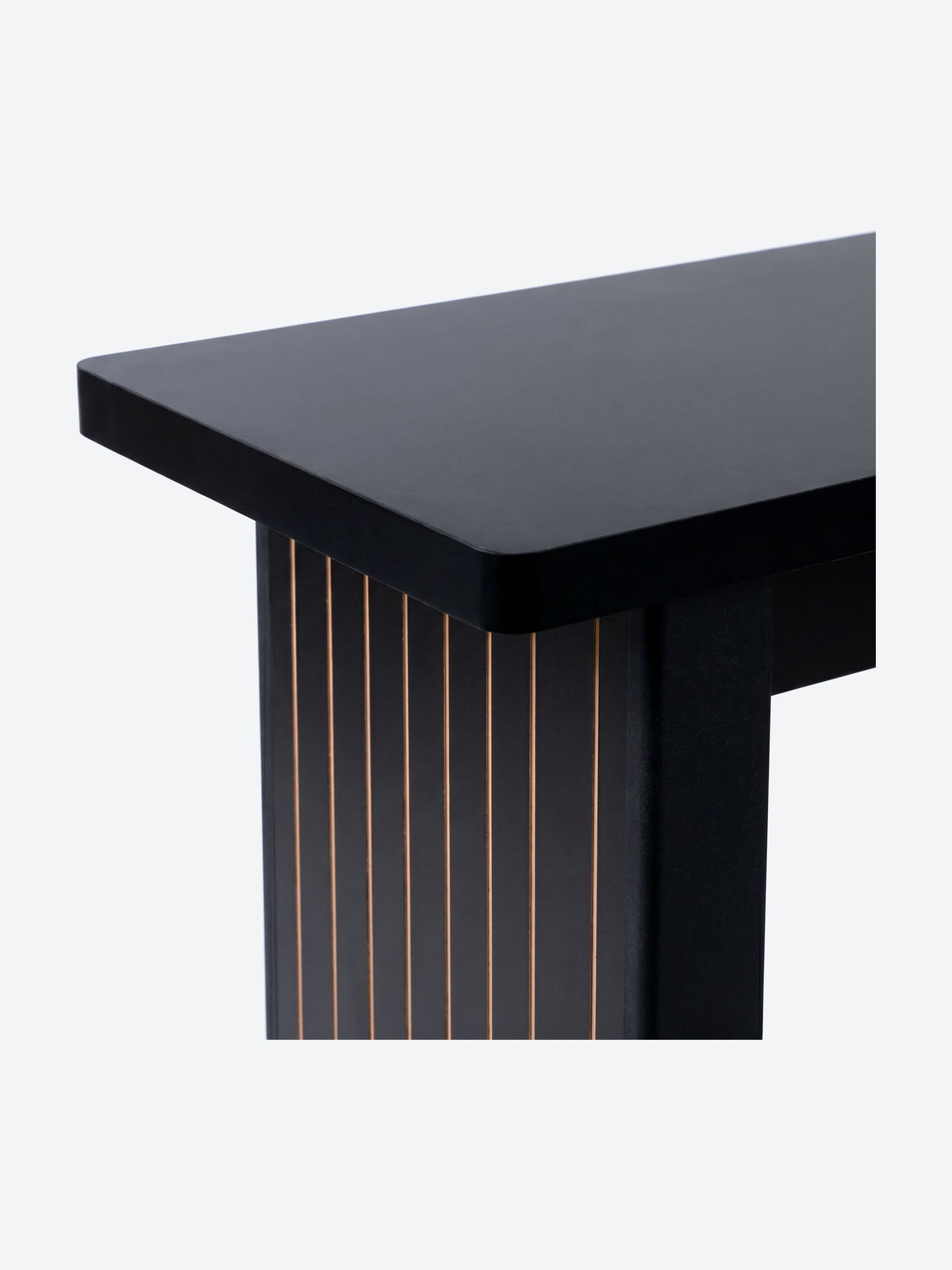 Japandi console table with ribbed legs