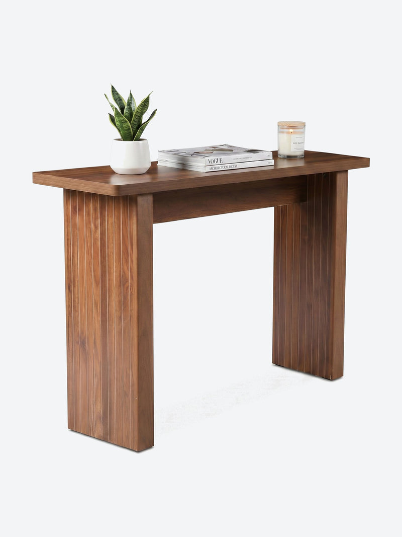 Japandi console table with ribbed legs