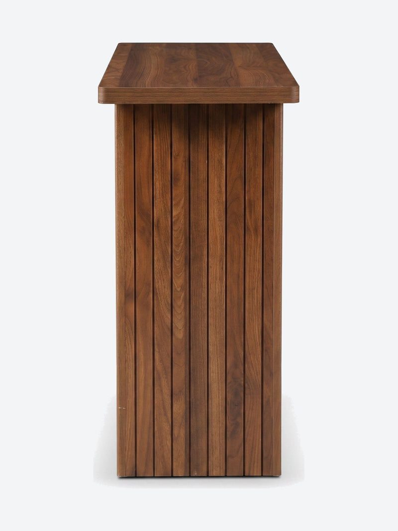 Japandi console table with ribbed legs