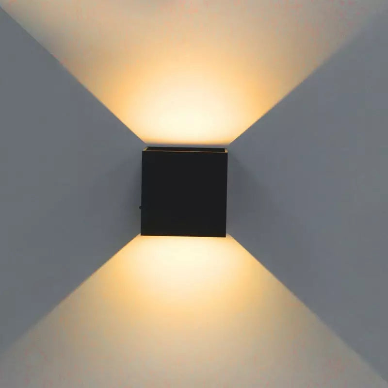 Lámpara de pared LED moderna para interior y exterior.