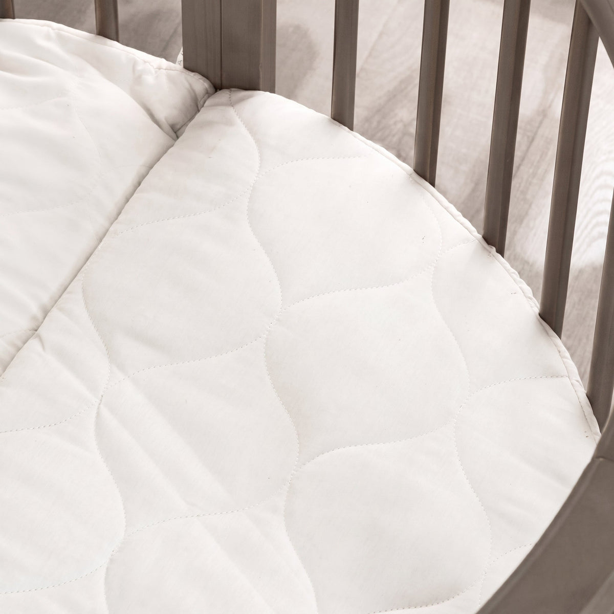 Round baby box with wheels and mattress