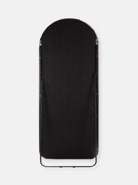Miroir ovale sur pied Cleo avec revêtement en tissu Teddy
