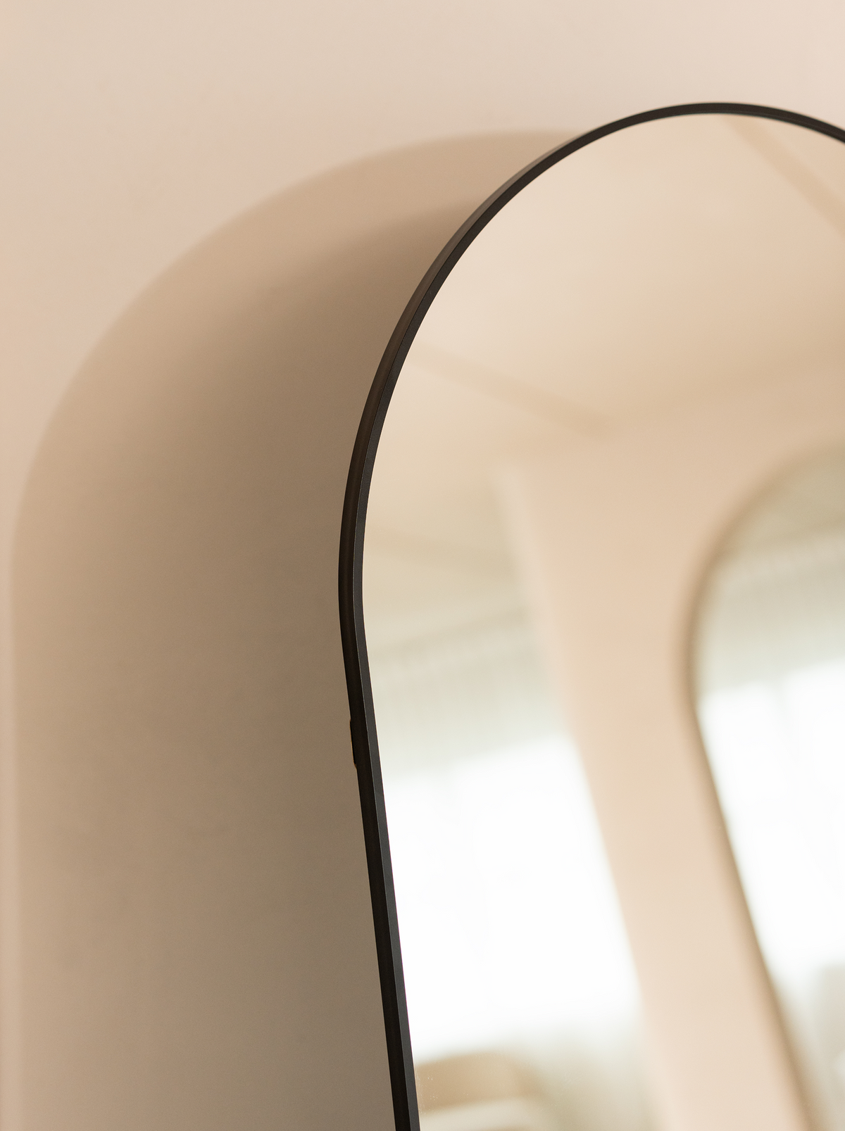 Oval standing mirror Eden