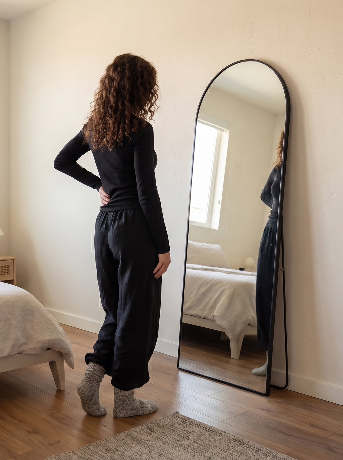 Oval standing mirror Eden